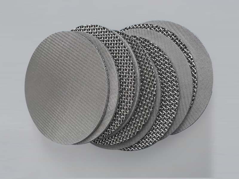 Layered diffusion-bonded sintered multilayer wire mesh laminate structure