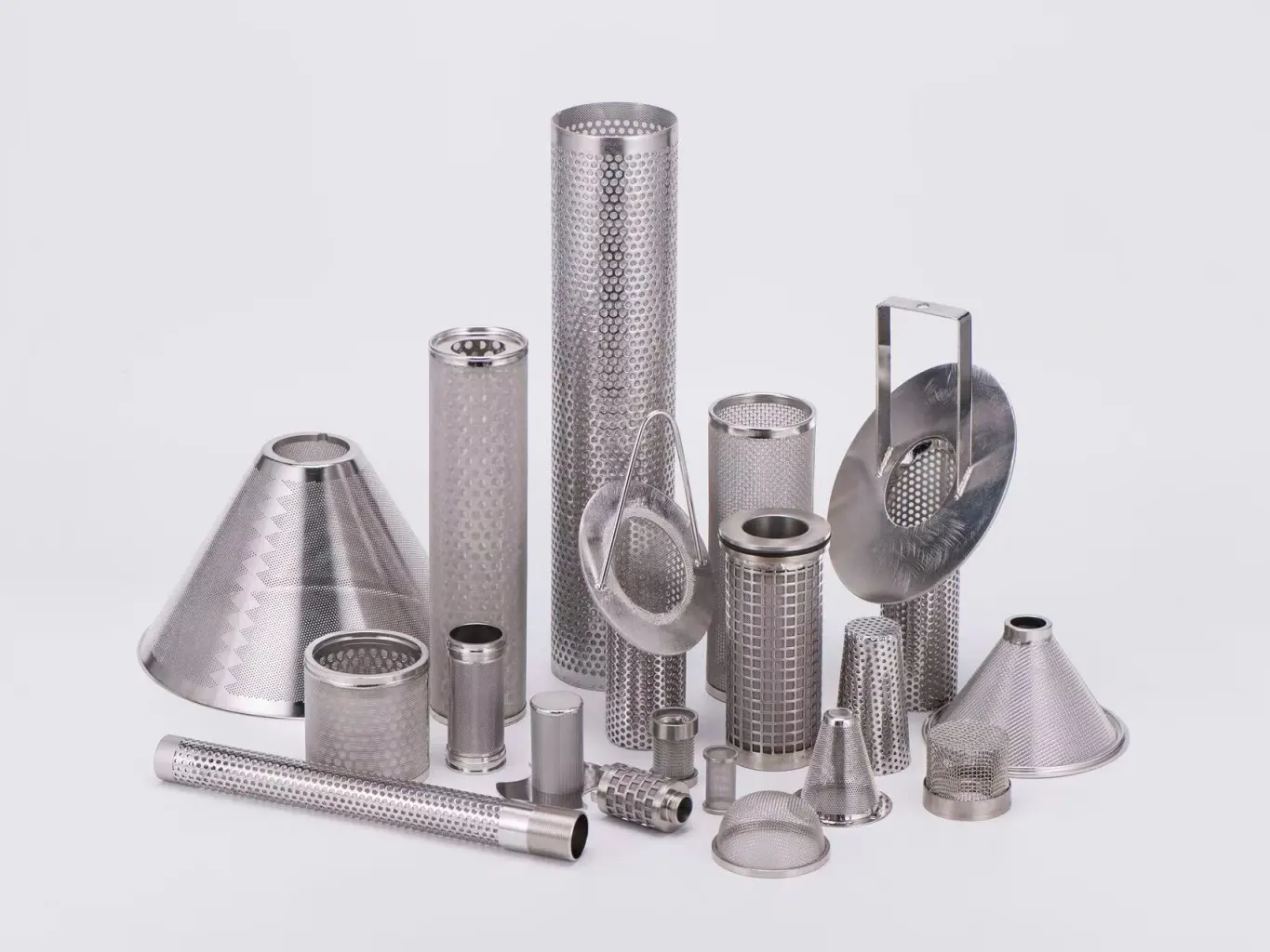 Fabricated stainless steel filter discs, mesh packs and cylindrical filter elements